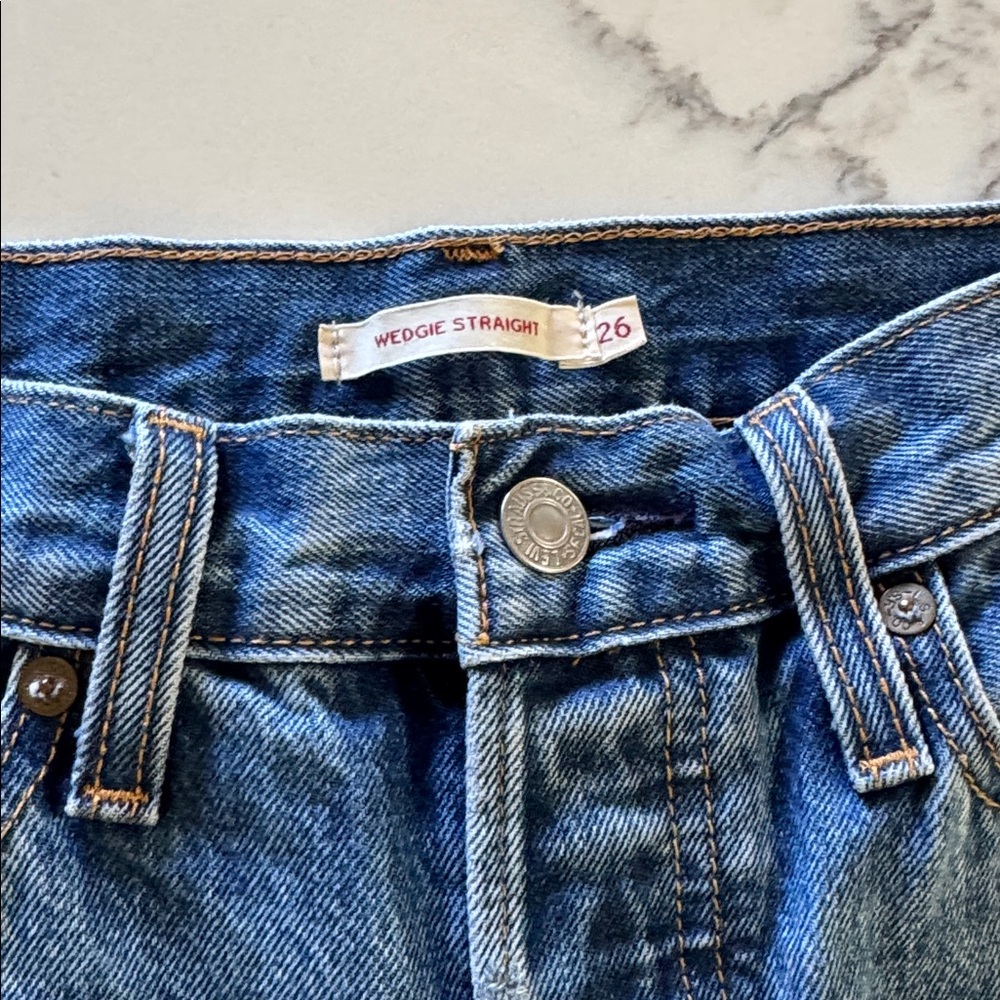 LEVIS Wedgie Straight 26 - Picture 6 of 15